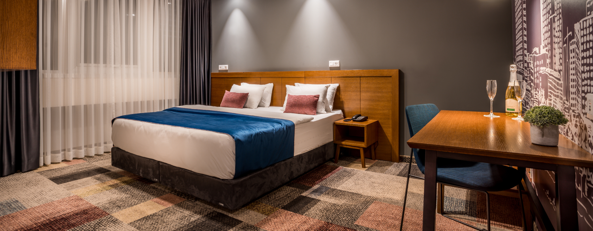 Rooms & Suites